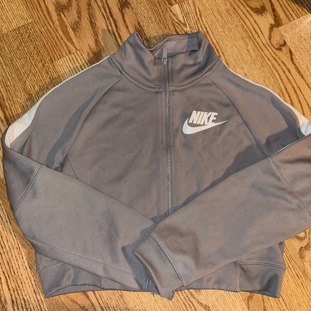 NIKE GREY CROPPED TRACK JACKET SIZE SMALL. SOLD OUT. LIGHTLY USED. VINTAGE NIKE